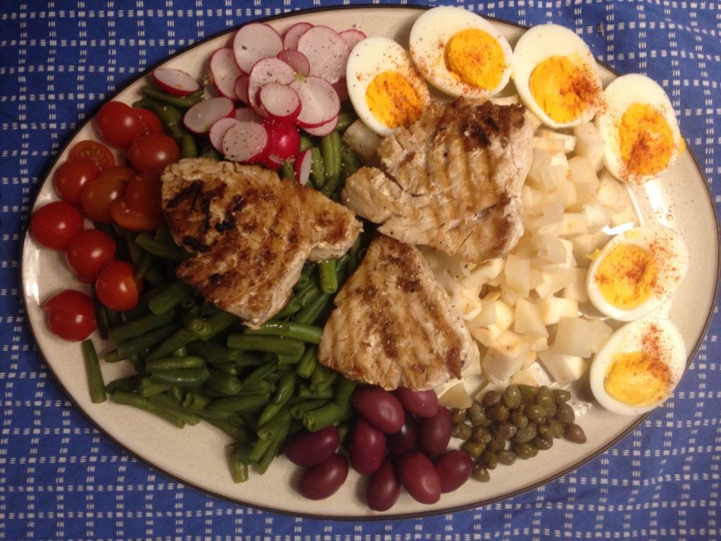 Salade Niçoise met tonijn steak