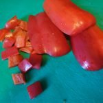 Paprika schoonmaken en in stukjes snijden