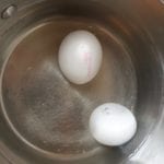 pan met eieren