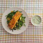Tandoori zalm met komkommer dip en knapperige salade 4