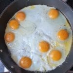 Eieren in grote koekenpan