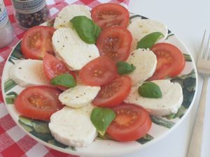 Een heerlijke Italiaanse Caprese als lichte lunch