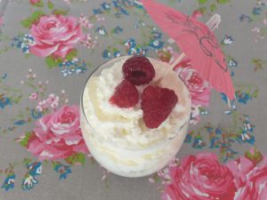 chia vanille pudding met slagroom