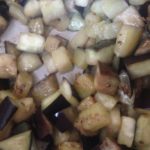 Keto ratatouille: bak eerst de stukjes aubergine