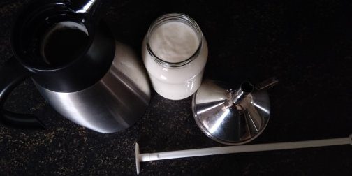 Zelf yoghurt maken met volle melk