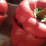 Gevulde paprika's in ingevette ovenschaal