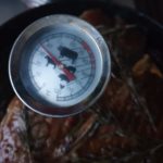 Vleesthermometer in T-bone steak