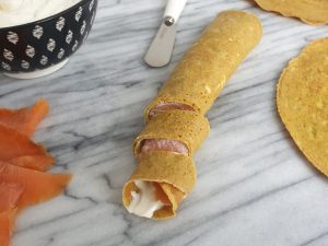 keto wrap met roomkaas en gerookte zalm