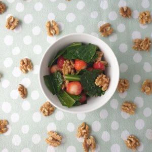 Salade met palmkool aardbeien en walnoten 1