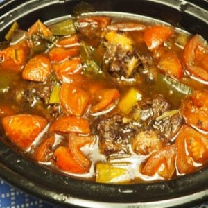 Keto ossenstaart stoofpot uit de slowcooker