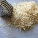 Rasp de Parmezaanse kaas