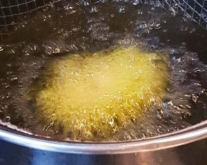 kibbeh in olijfolie frituren