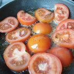 tomaten in boter bakken