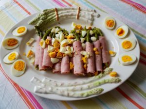 Groene asperges met ham