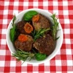 Italiaanse gehaktballen met tomaatjes Kom met Italiaanse gehaktballetjes