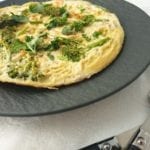 Omelet met garnalen en broccoli