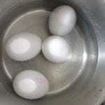 Steelpan met 4 eieren