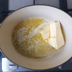 Boter en olijfolie verwarmen