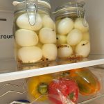 Bewaar de ingemaakte eieren in de koelkast