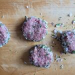 Lamsburgers met sjalot en platte peterselie