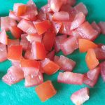 tomaat in stukjes snijden