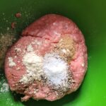 lamsgehakt met kruiden in kom