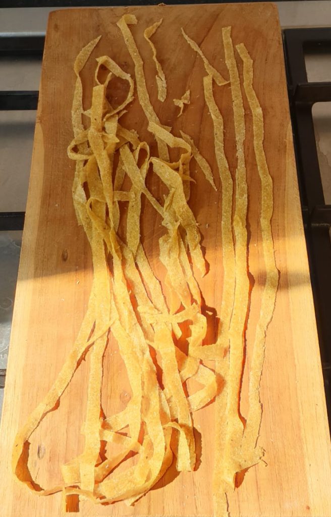 keto tagliatelle met een pastamaker maken