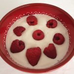 Yoghurt met frambozen en slagroom