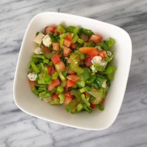 Tomaten-bleekselderij salade
