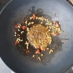 Hete wok met knoflook, gember en chili