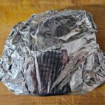 Vlees in aluminiumfolie laten rusten