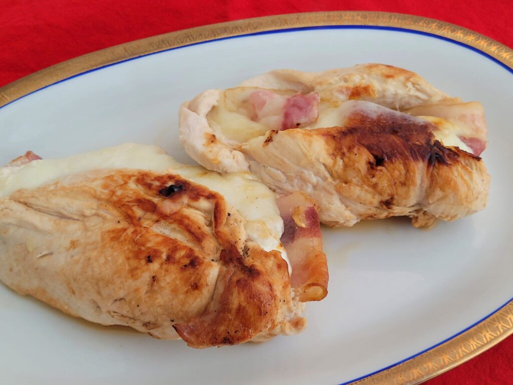 Keto kip cordon bleu