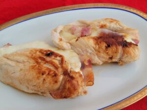 Keto kip cordon bleu