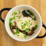 Oeuf en cocotte met porcini en platte peterselie