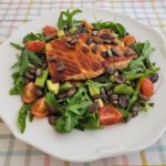 Zalm met avocado-rucola salade